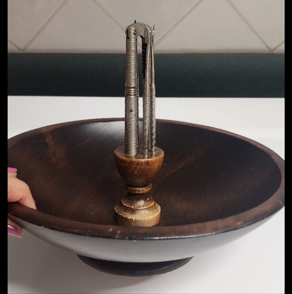 BEAUTIFUL Vintage wooden bowl on pedestal with HMQ nutcracker and utensils - Picture 7 of 7